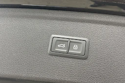 musta Audi Q5 2024 kuva 32.