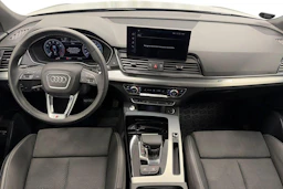 musta Audi Q5 2024 kuva 9.