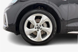 musta Audi Q5 2024 kuva 12.