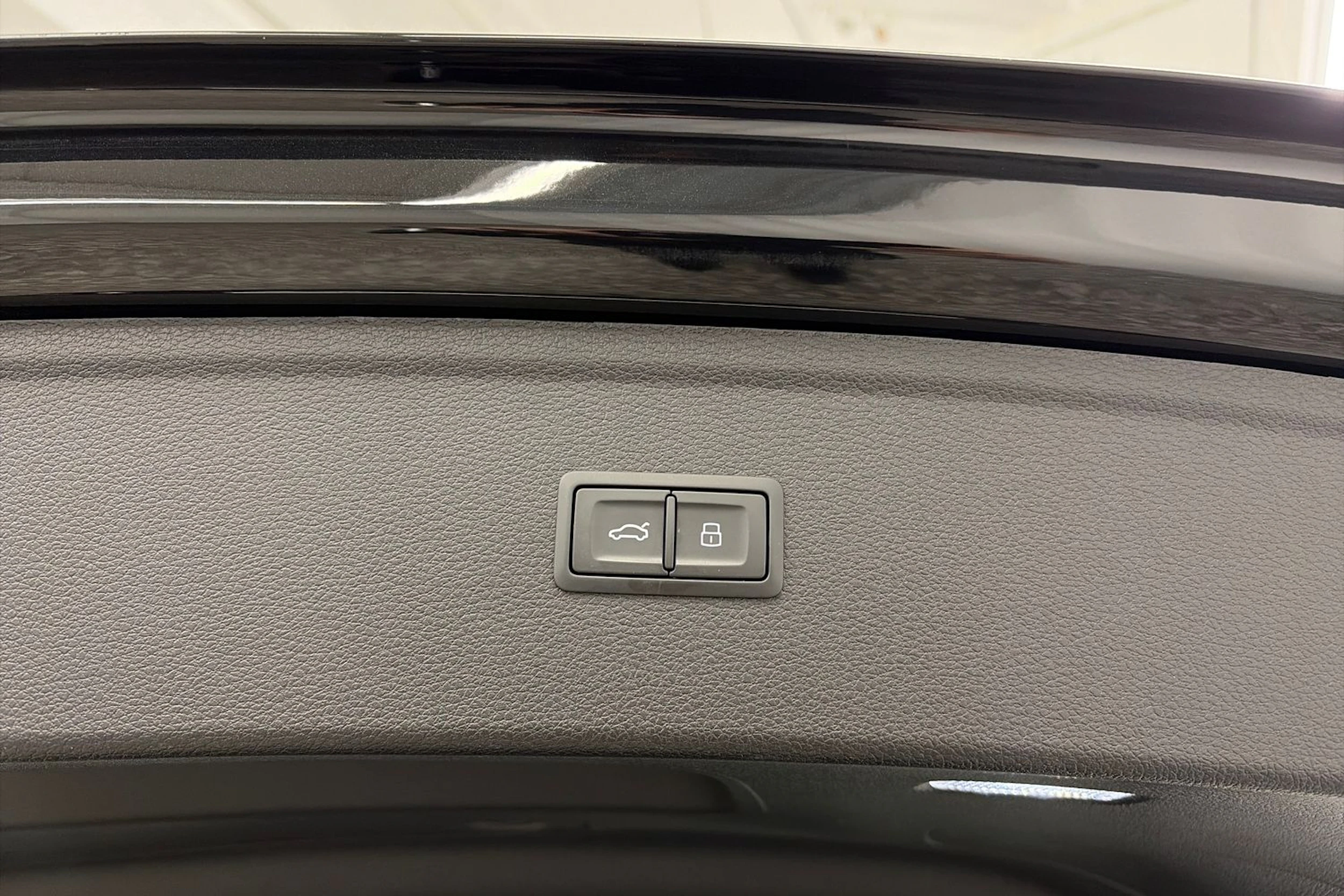 musta Audi Q5 2024 kuva 16.