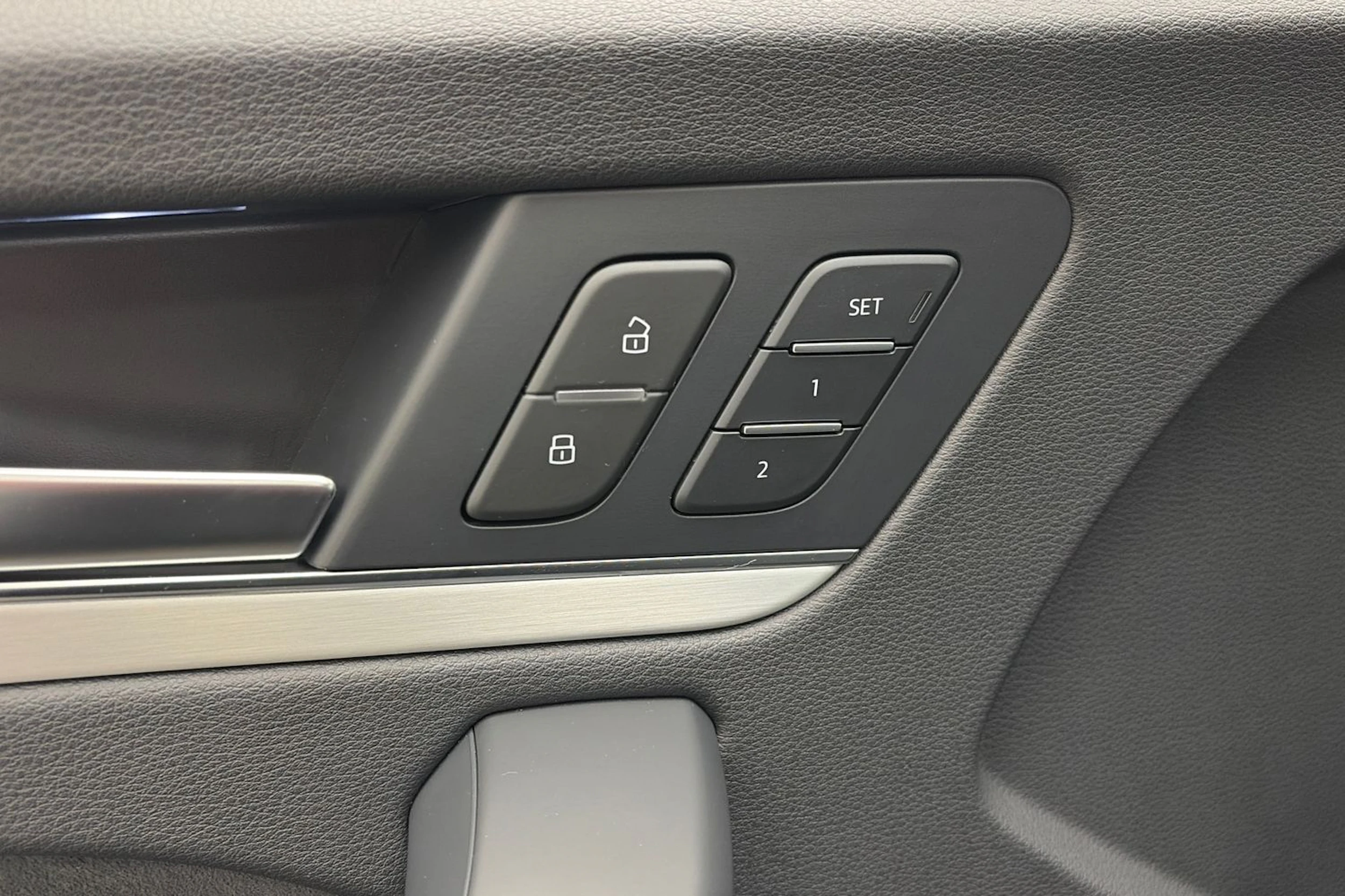 musta Audi Q5 2024 kuva 19.