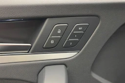 musta Audi Q5 2024 kuva 19.