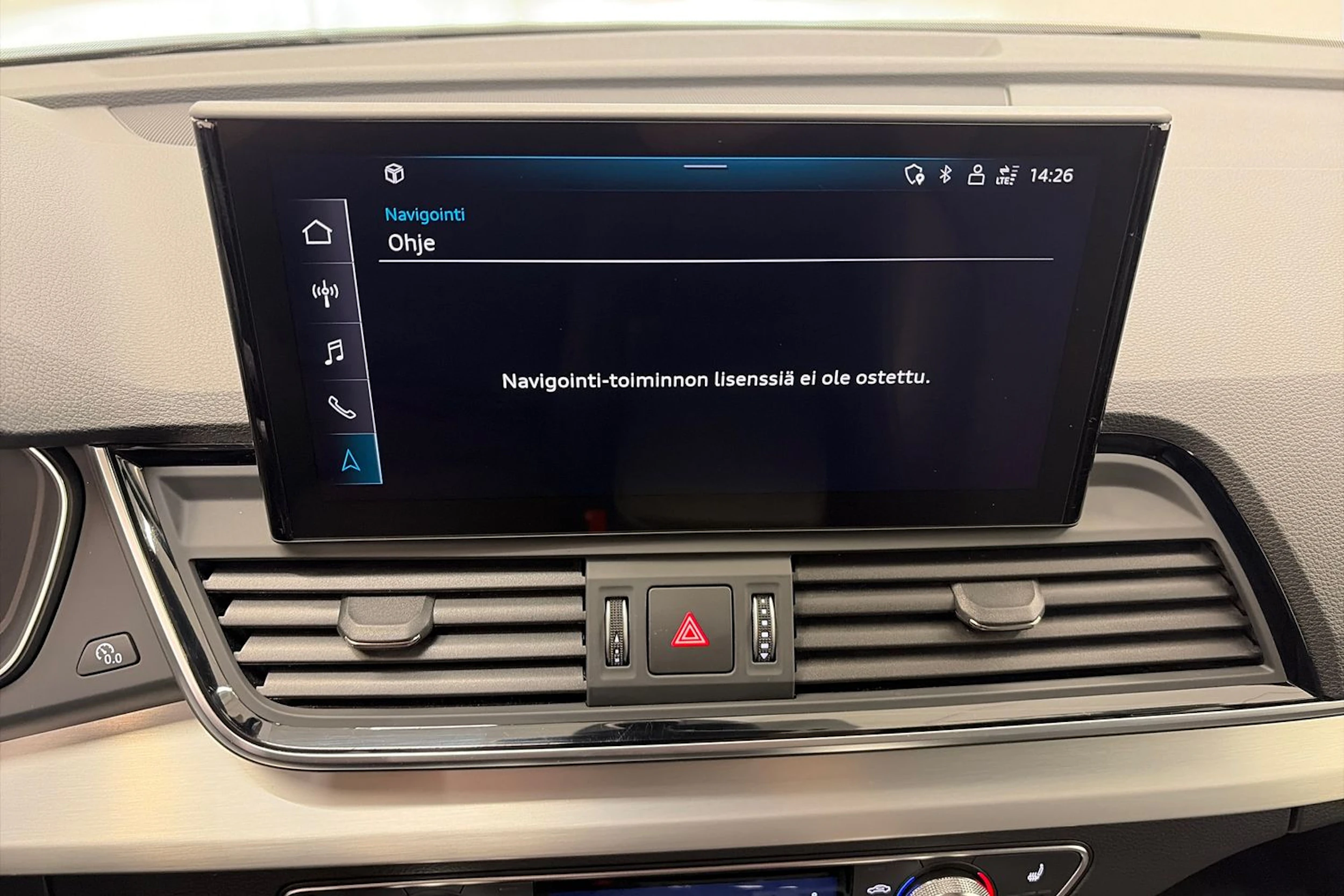 musta Audi Q5 2024 kuva 25.