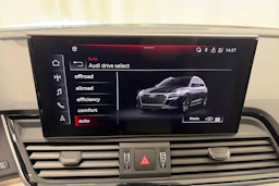 musta Audi Q5 2024 kuva 28.
