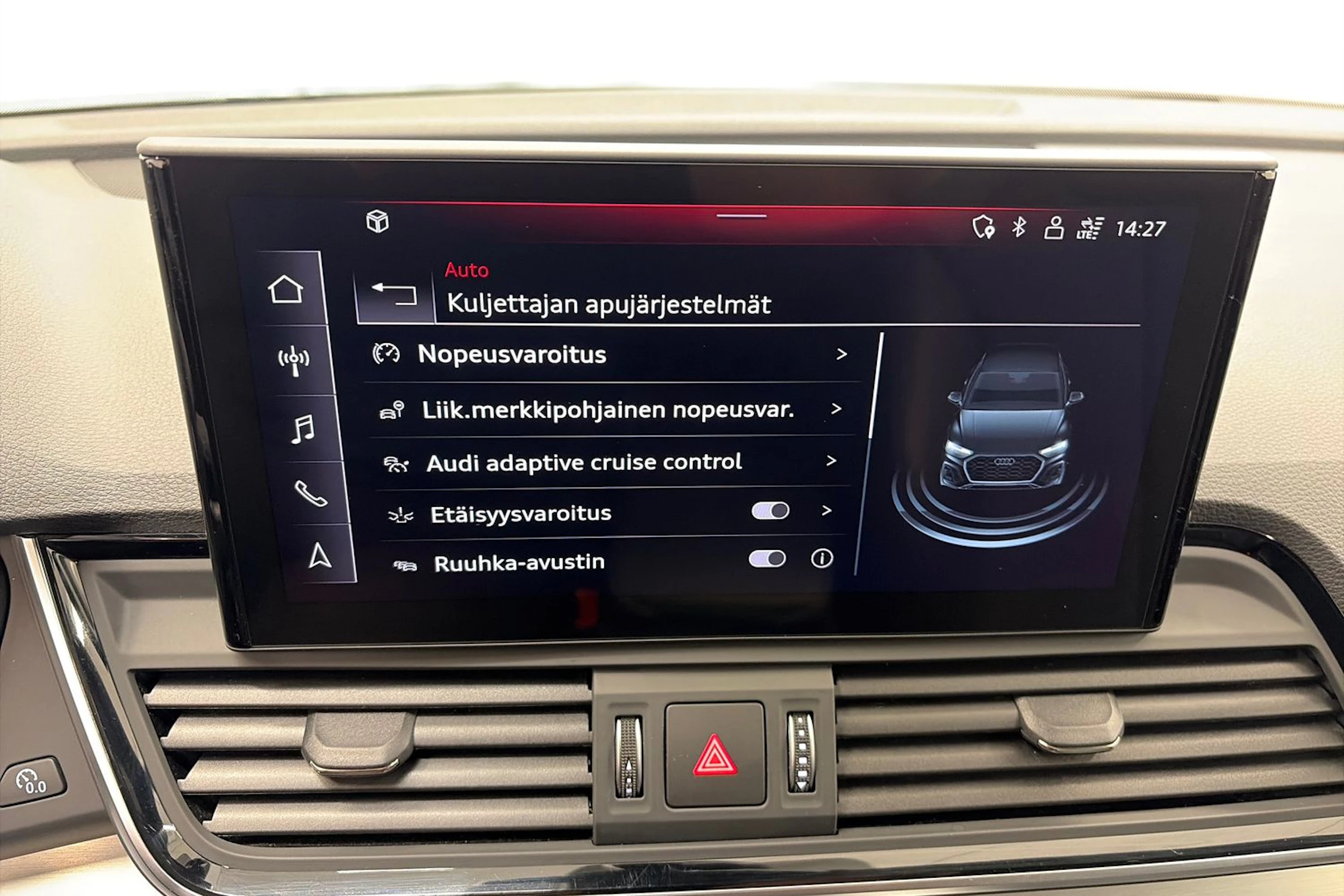 musta Audi Q5 2024 kuva 29.