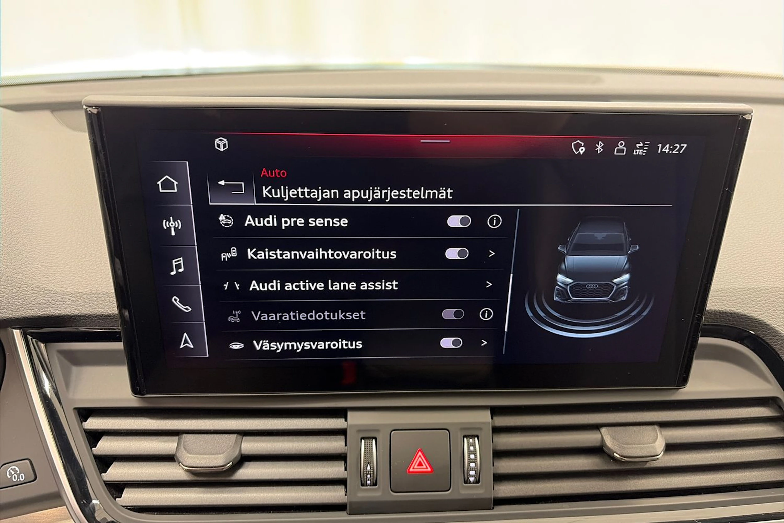 musta Audi Q5 2024 kuva 30.