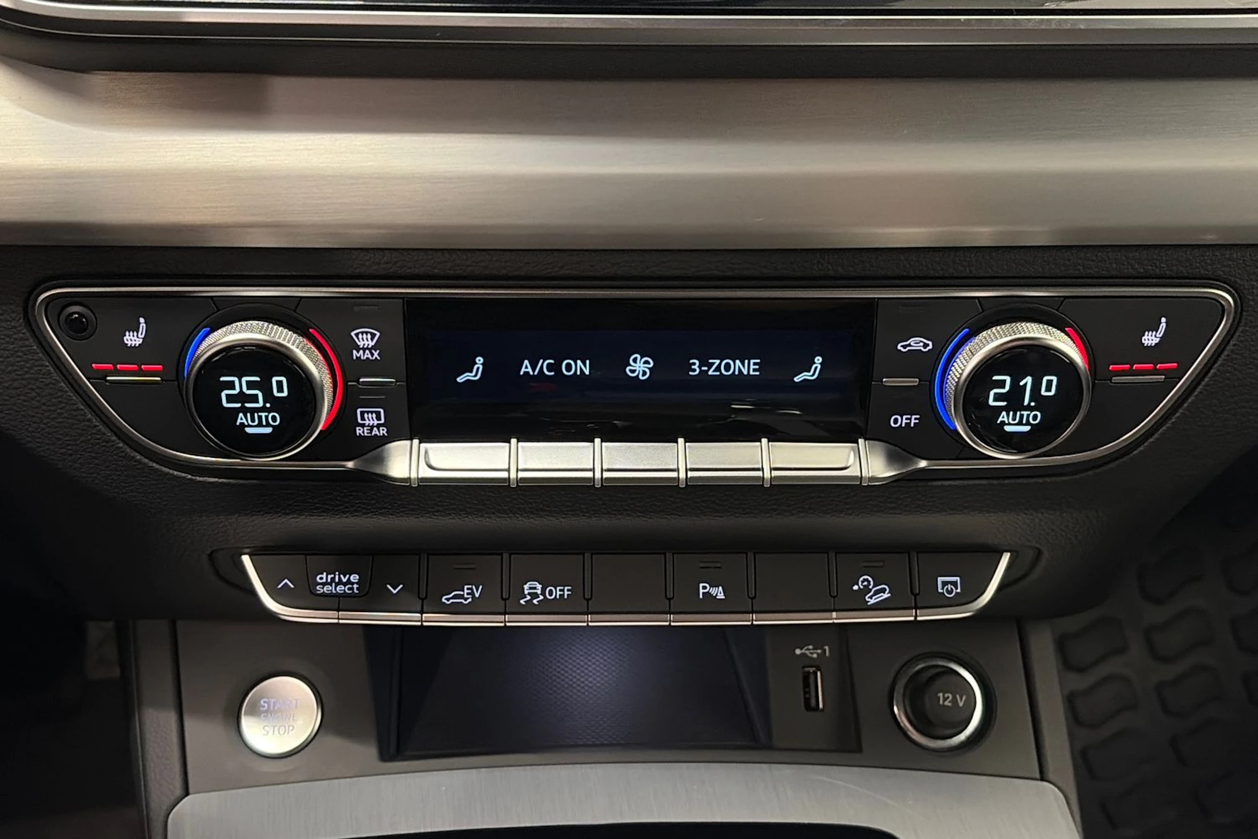 musta Audi Q5 2024 kuva 31.