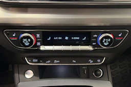 musta Audi Q5 2024 kuva 31.