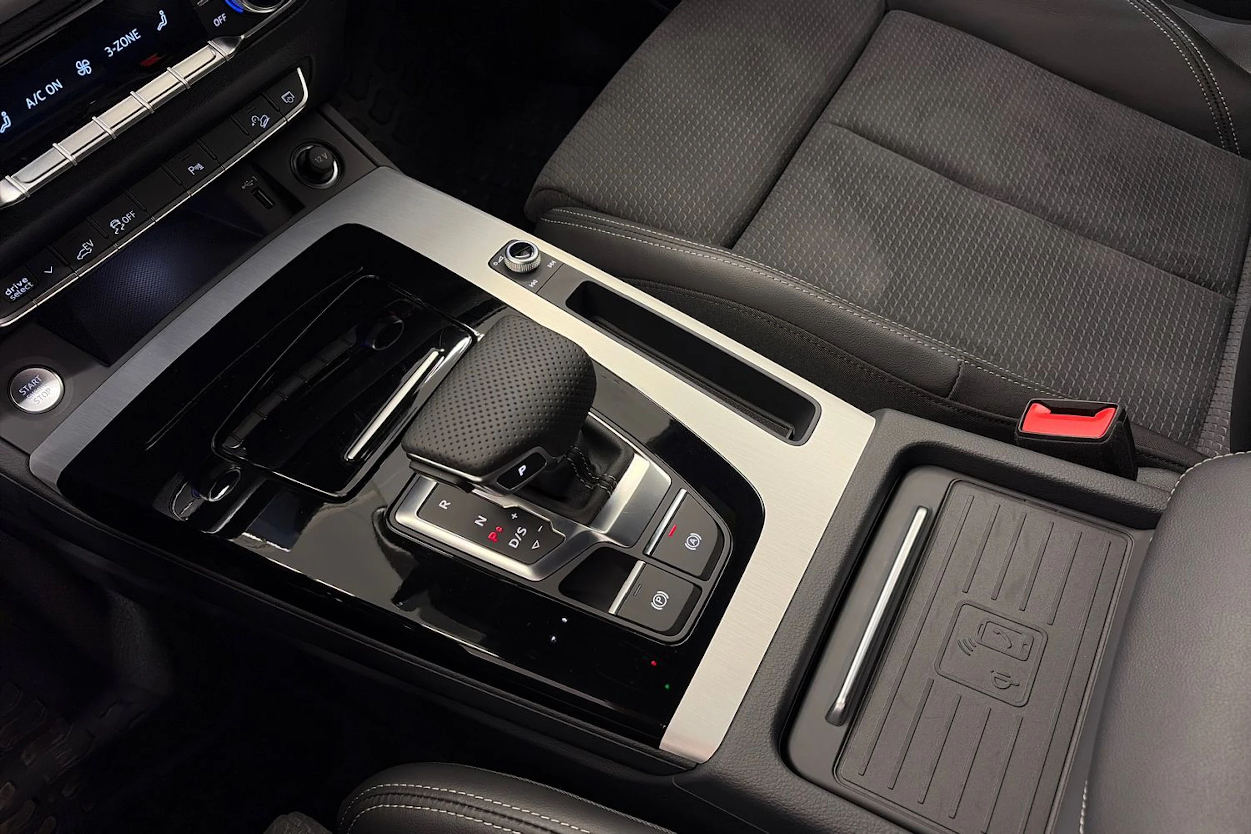 musta Audi Q5 2024 kuva 32.