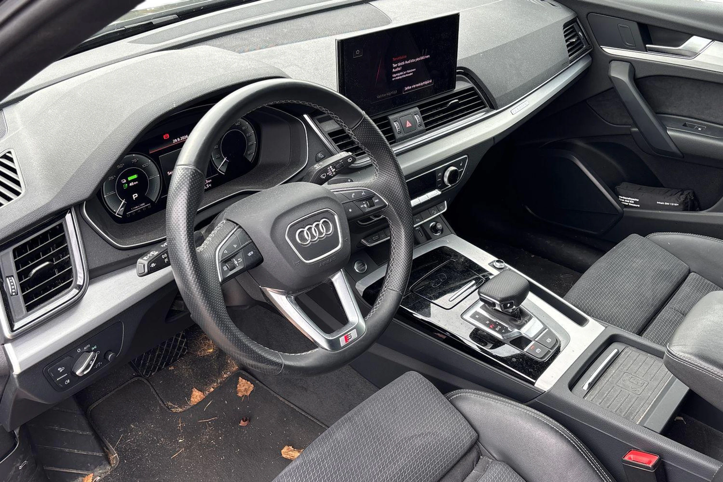 Musta Audi Q5 2024 kuva 3.