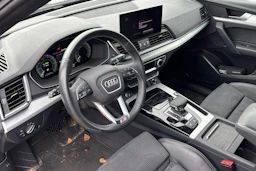 Musta Audi Q5 2024 kuva 3.