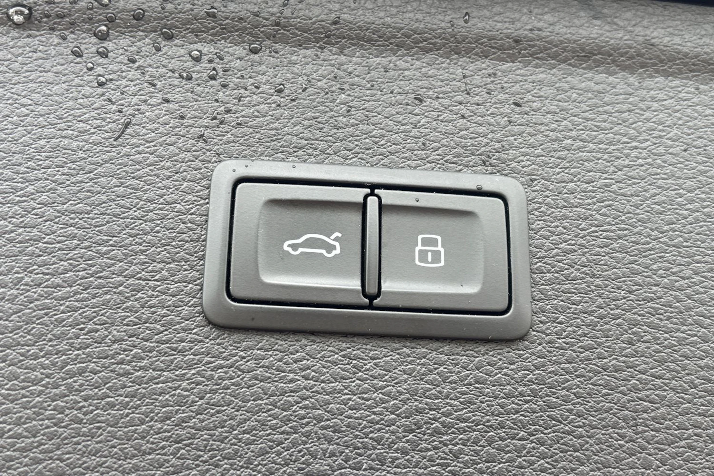 Musta Audi Q5 2024 kuva 4.