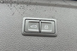 Musta Audi Q5 2024 kuva 4.