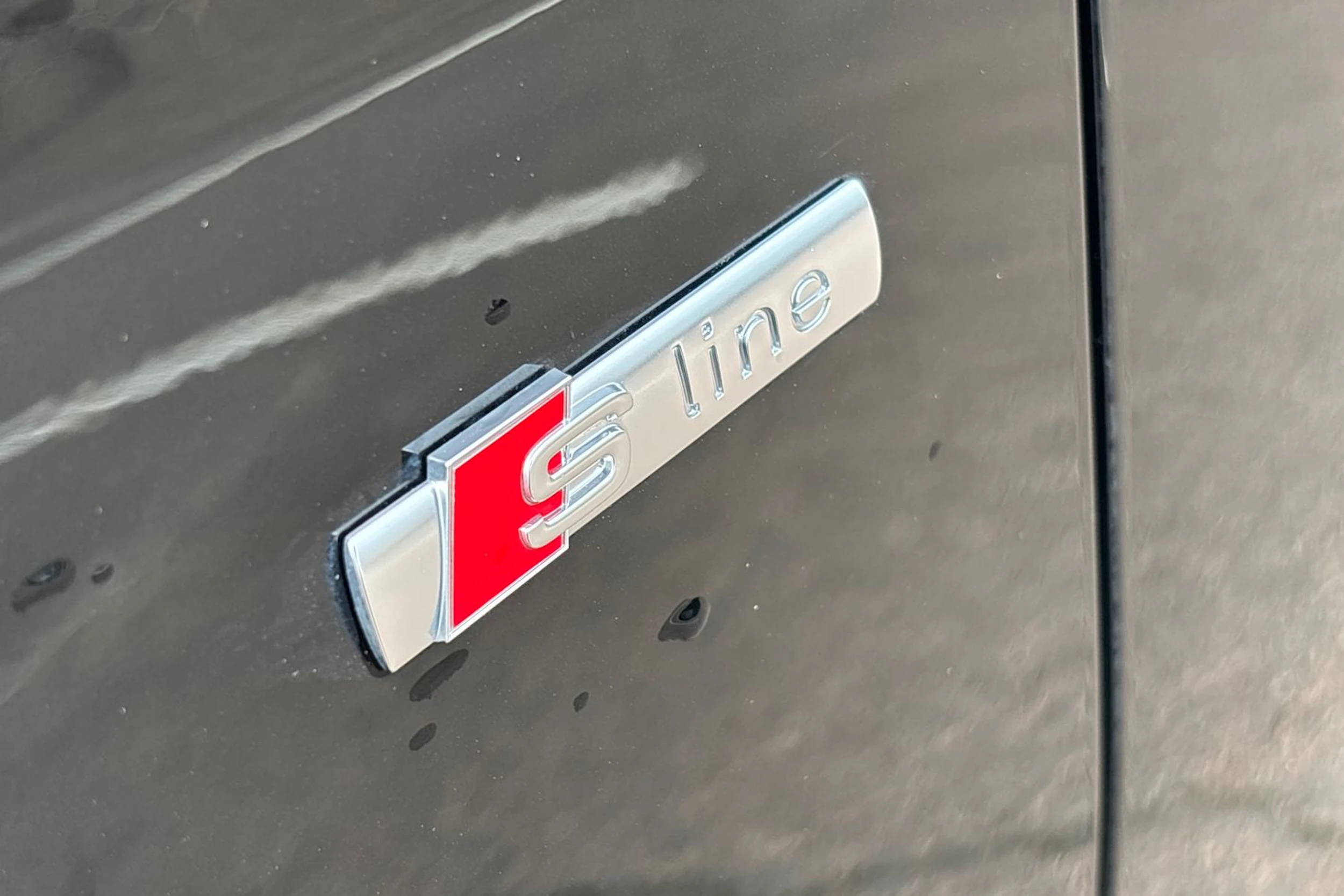 Musta Audi Q5 2024 kuva 6.