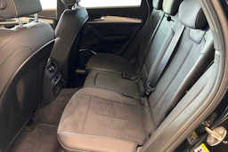 Musta Audi Q5 2024 kuva 8.