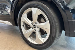 Musta Audi Q5 2024 kuva 10.