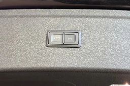 Musta Audi Q5 2024 kuva 14.