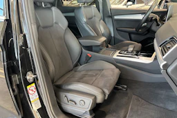 Musta Audi Q5 2024 kuva 17.