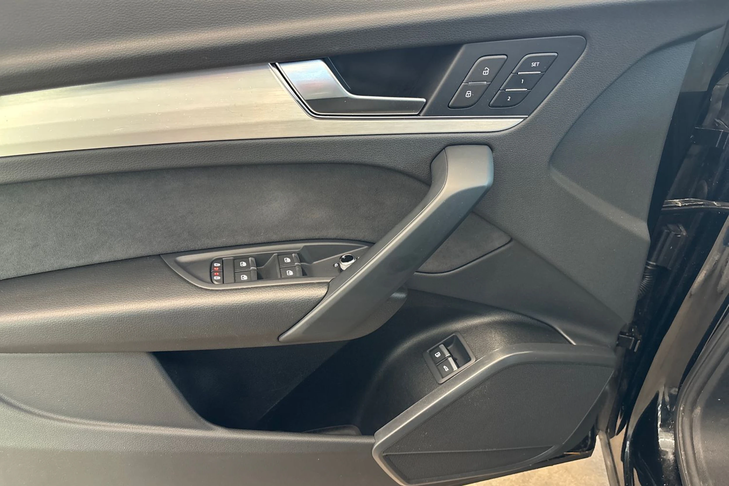 Musta Audi Q5 2024 kuva 19.