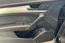 Musta Audi Q5 2024 kuva 19.