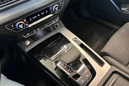 Musta Audi Q5 2024 kuva 29.