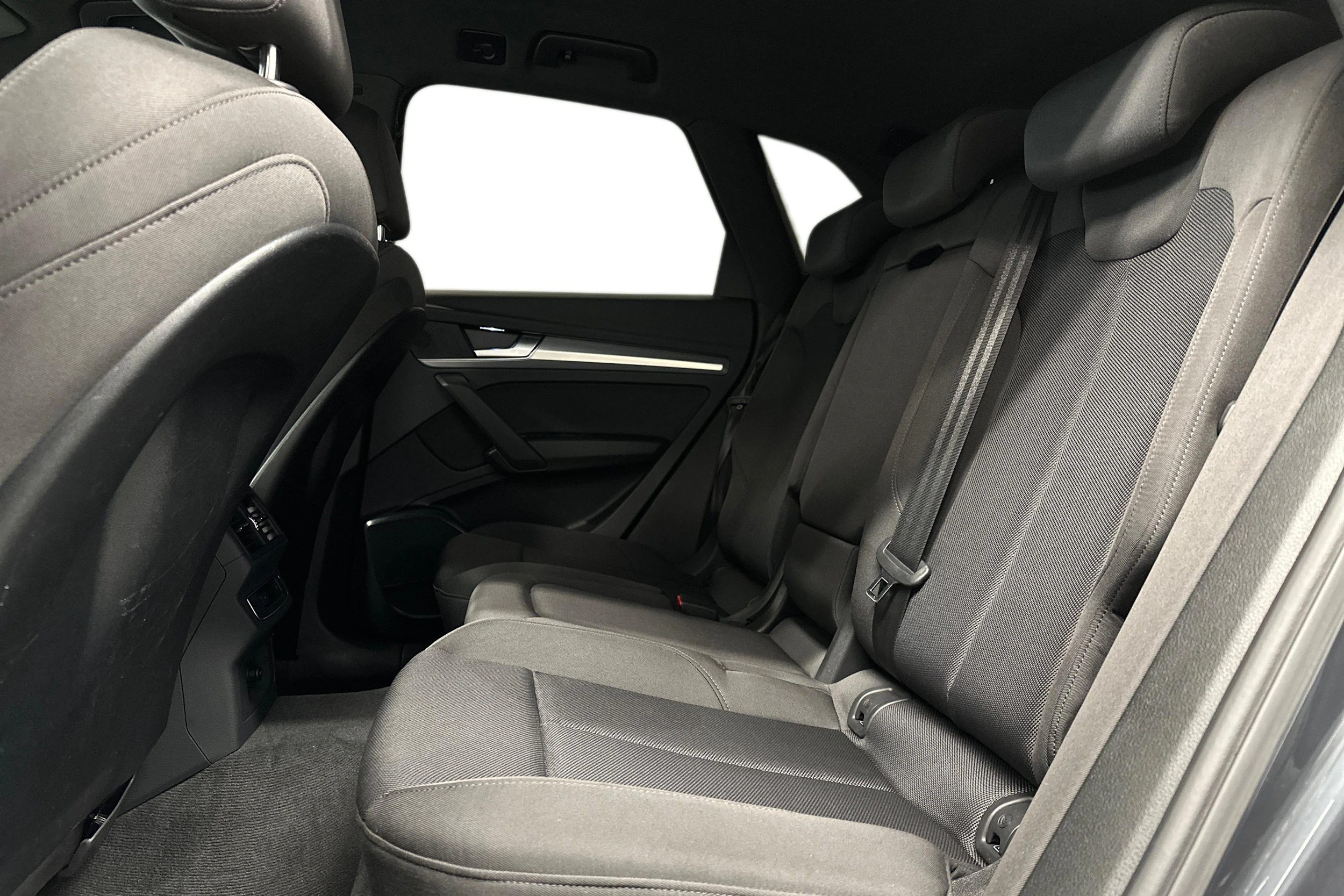met. harmaa Audi Q5 2024 kuva 11.