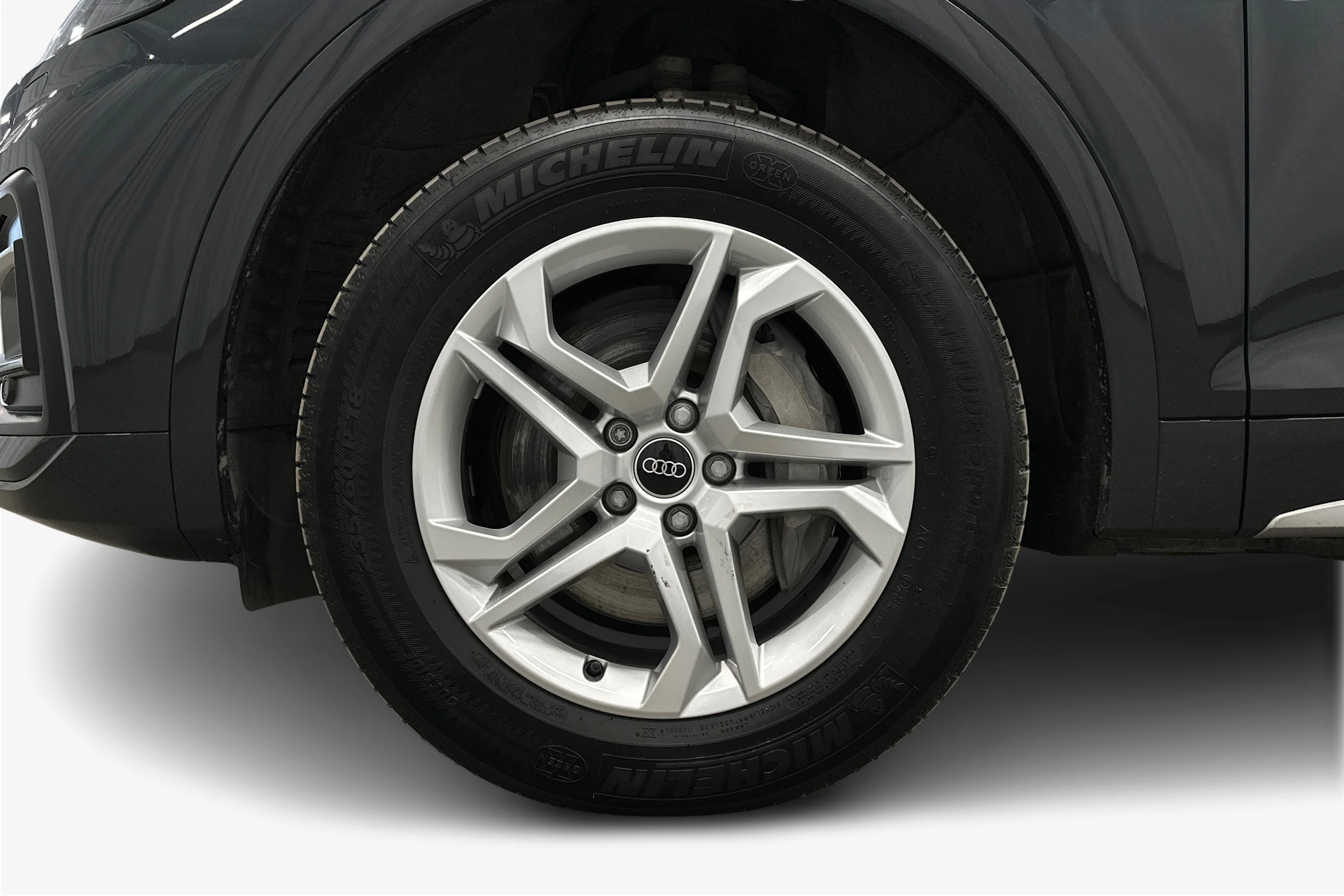 met. harmaa Audi Q5 2024 kuva 12.