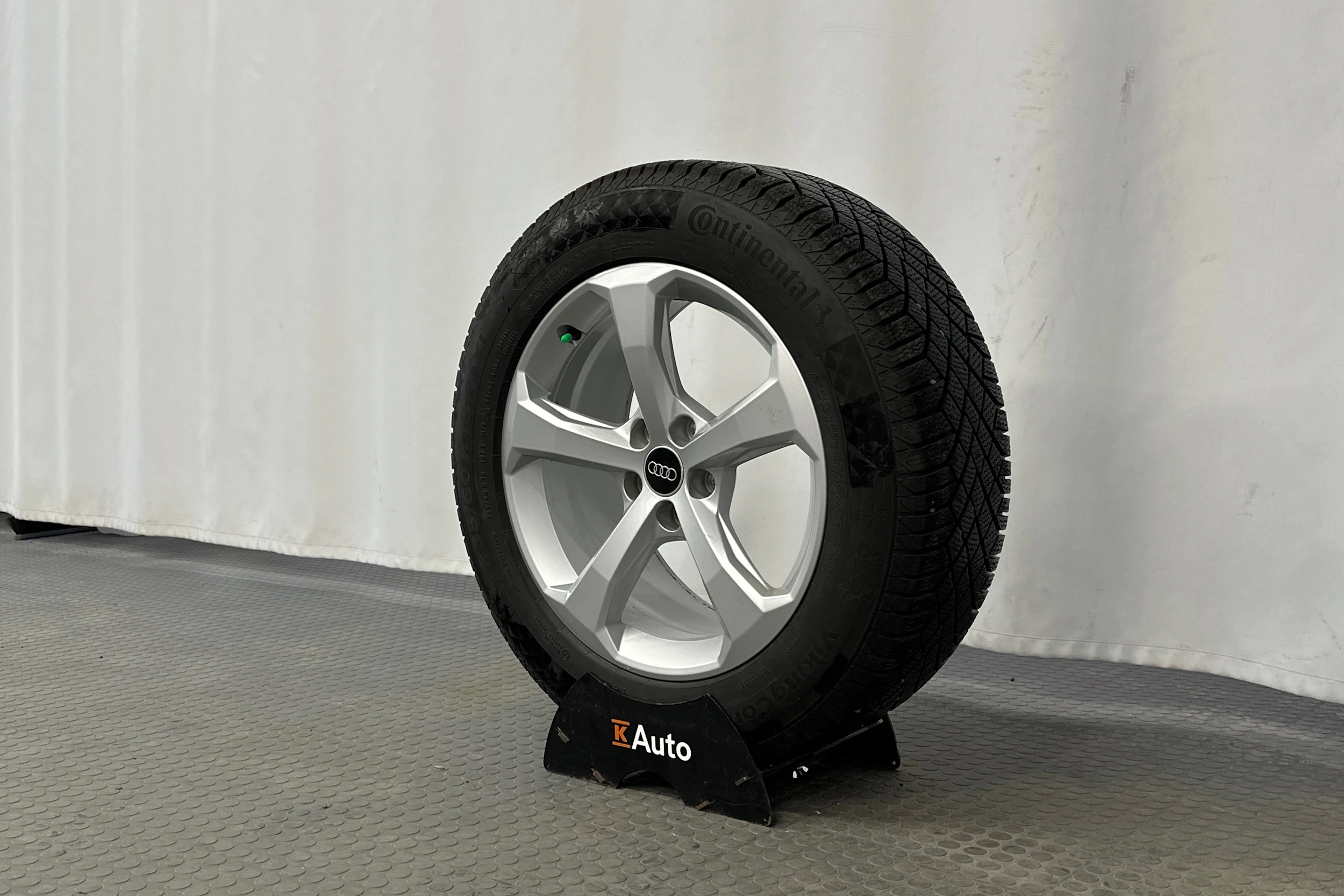 met. harmaa Audi Q5 2024 kuva 13.