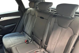 harmaa Audi Q5 2024 kuva 8.