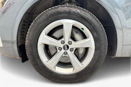 harmaa Audi Q5 2024 kuva 9.
