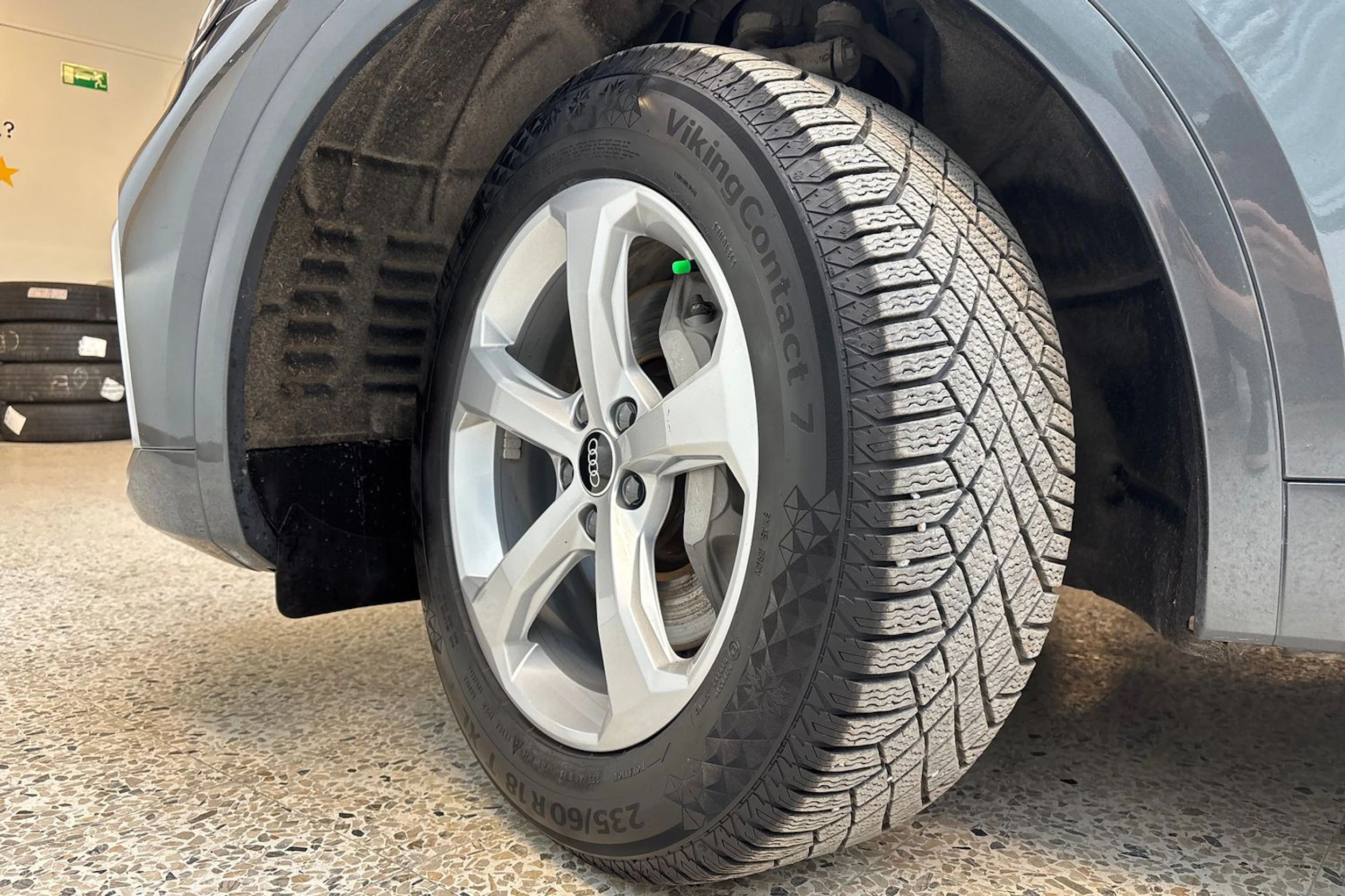 harmaa Audi Q5 2024 kuva 10.