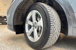 harmaa Audi Q5 2024 kuva 10.