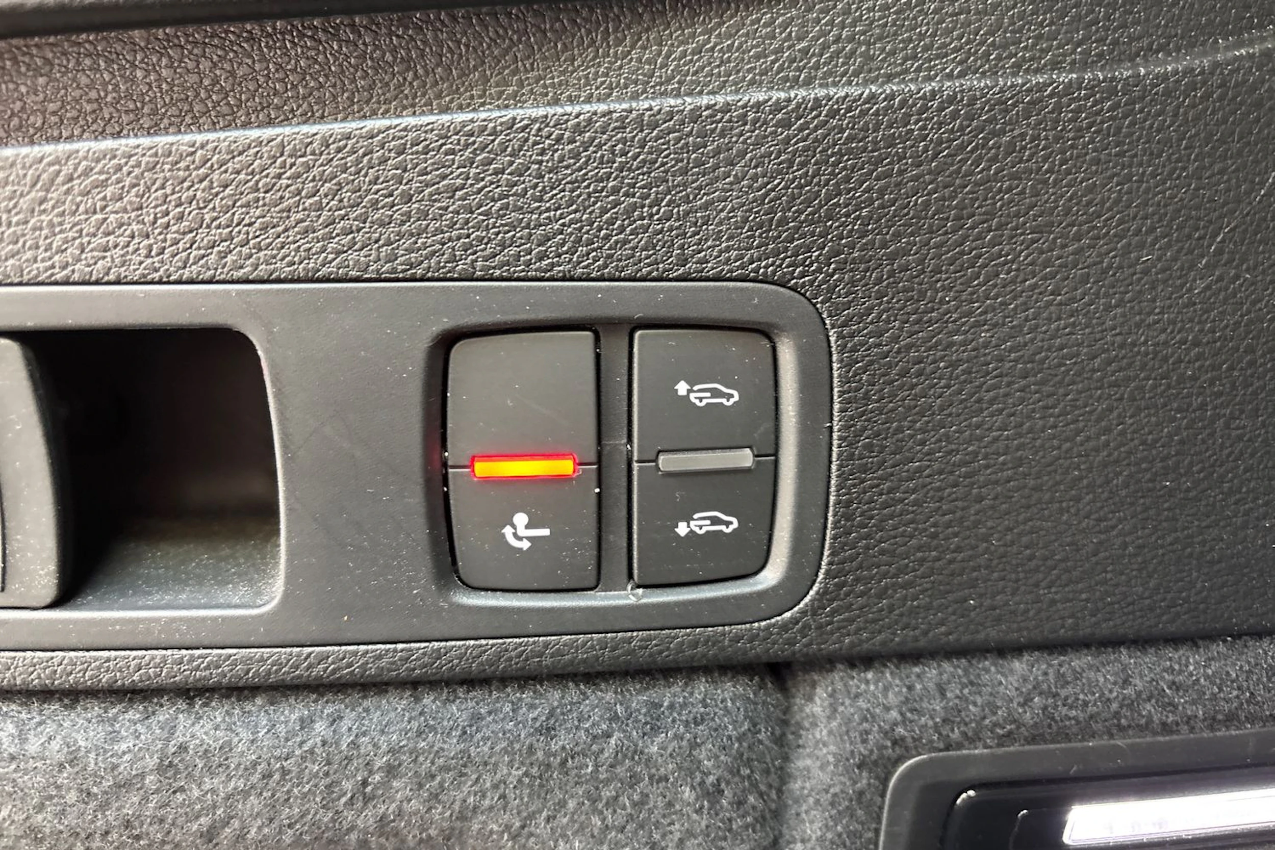 harmaa Audi Q5 2024 kuva 13.