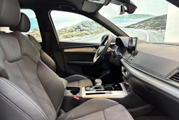 harmaa Audi Q5 2024 kuva 25.