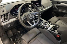 Valkoinen Audi Q5 2024 kuva 6.