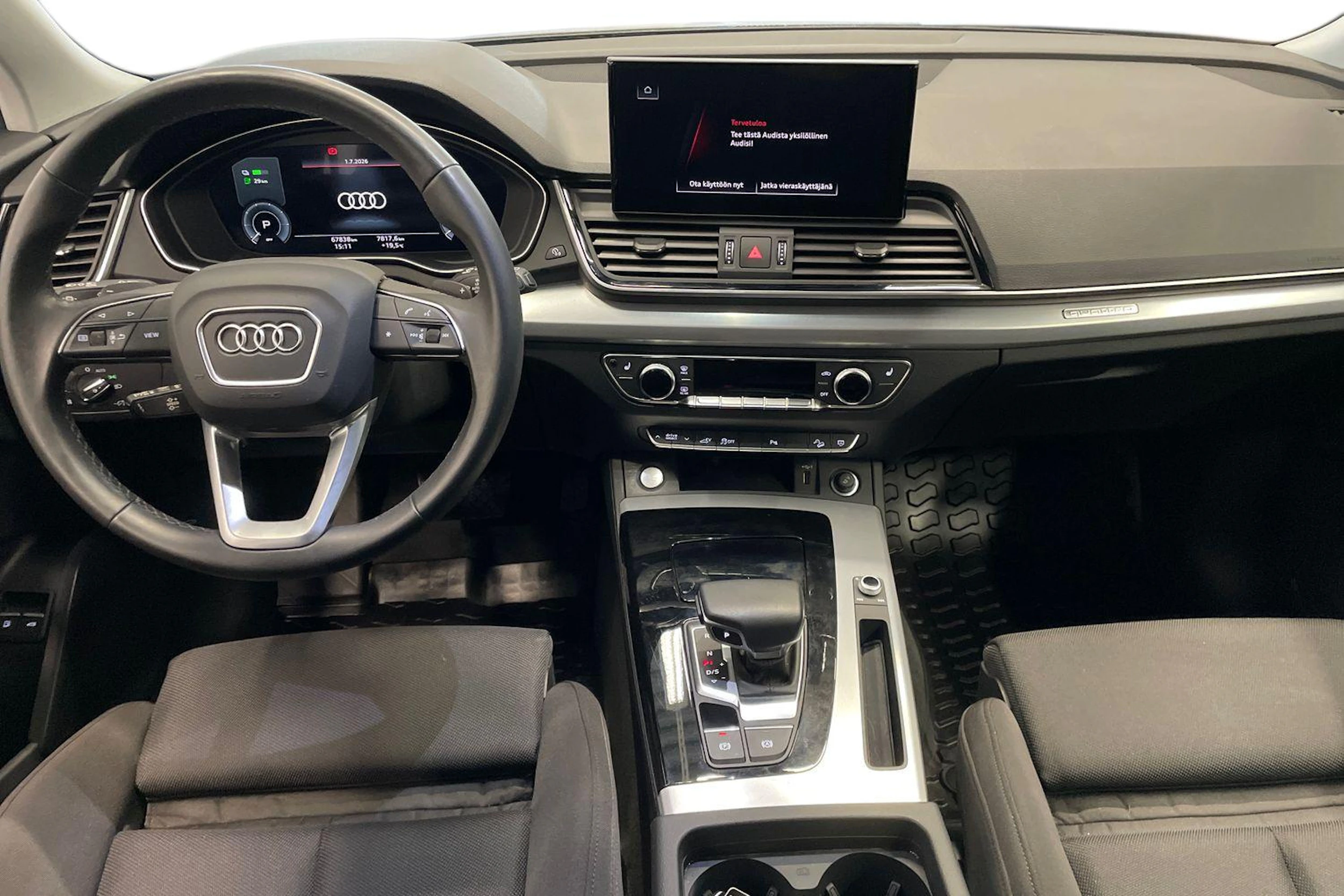 Valkoinen Audi Q5 2024 kuva 7.