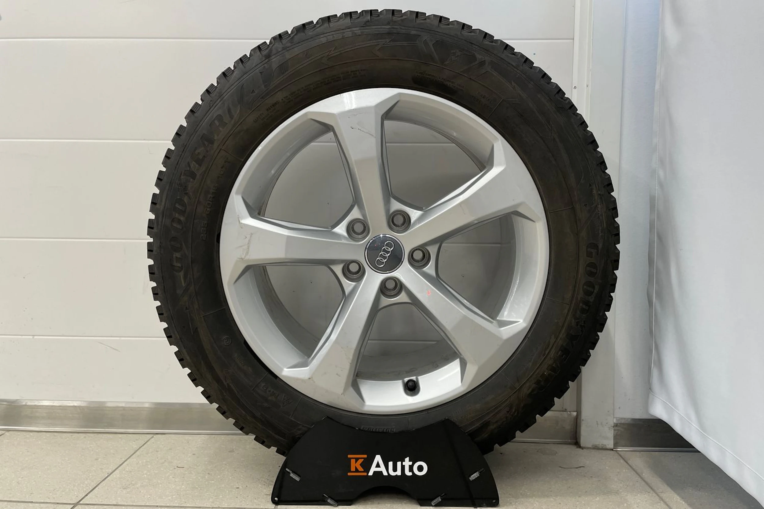 Valkoinen Audi Q5 2024 kuva 25.
