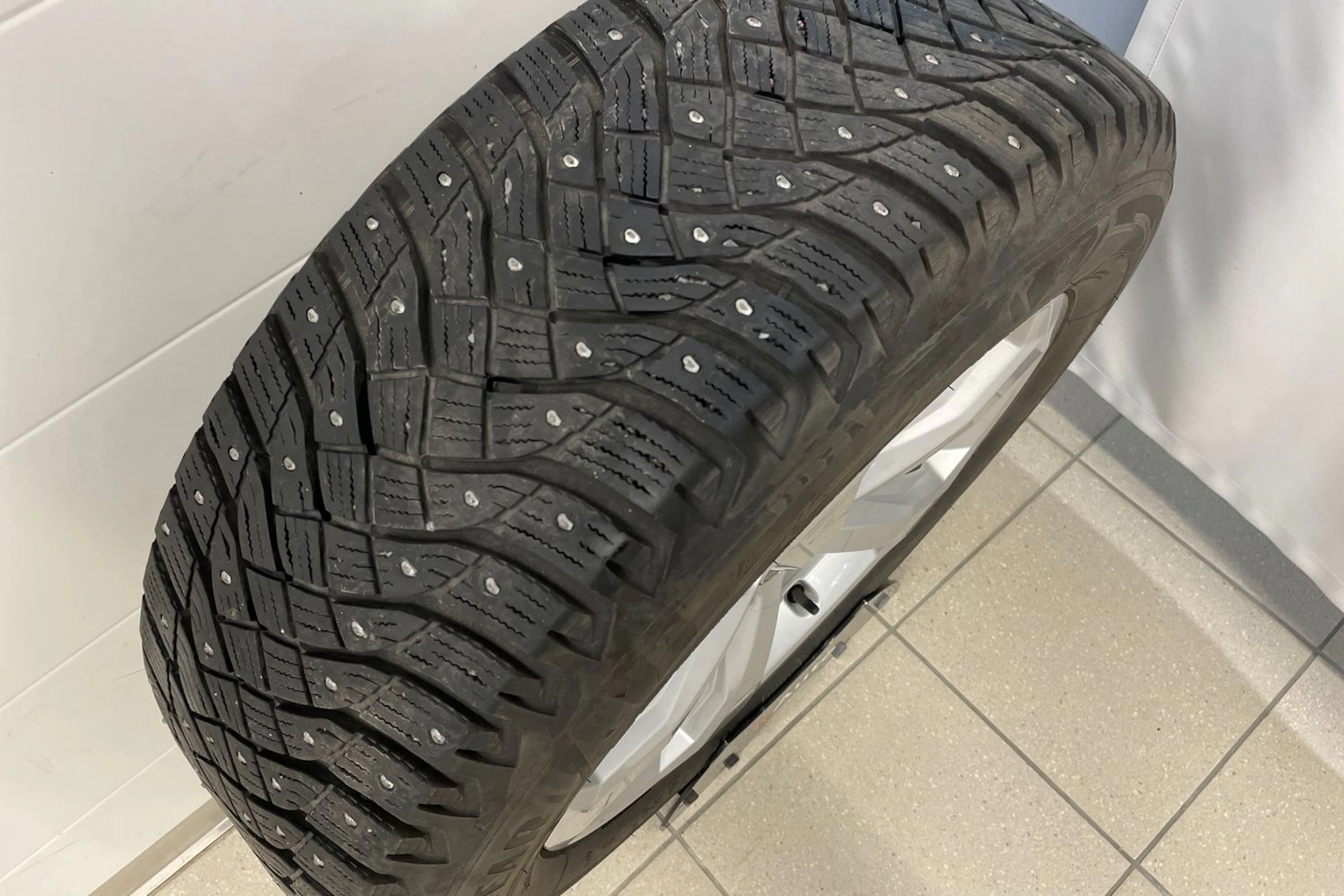 Valkoinen Audi Q5 2024 kuva 26.