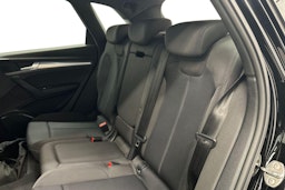 musta Audi Q5 2024 kuva 8.