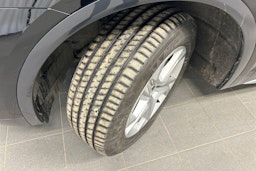 musta Audi Q5 2024 kuva 10.