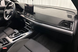 musta Audi Q5 2024 kuva 12.