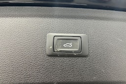 musta Audi Q5 2024 kuva 14.