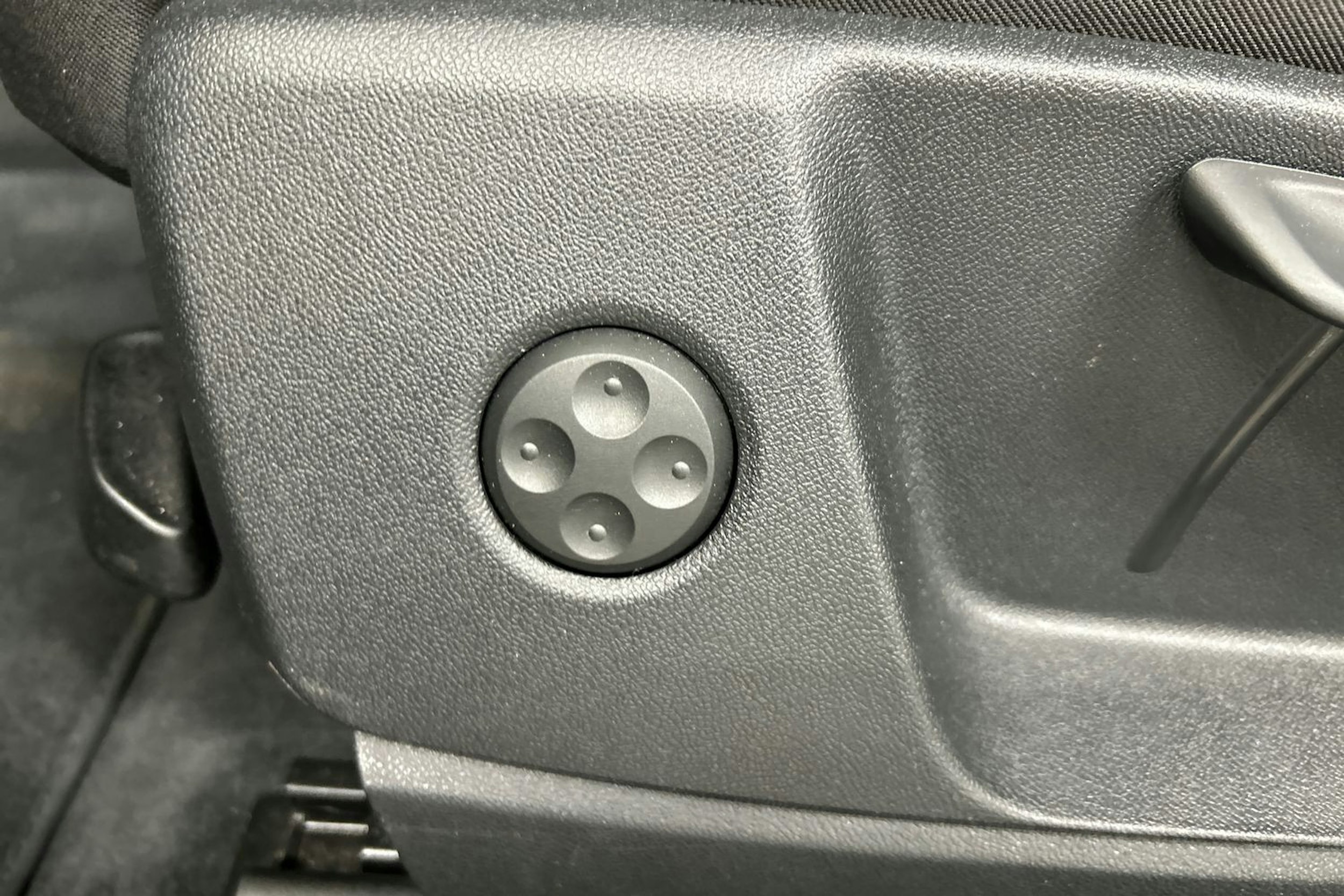 musta Audi Q5 2024 kuva 16.