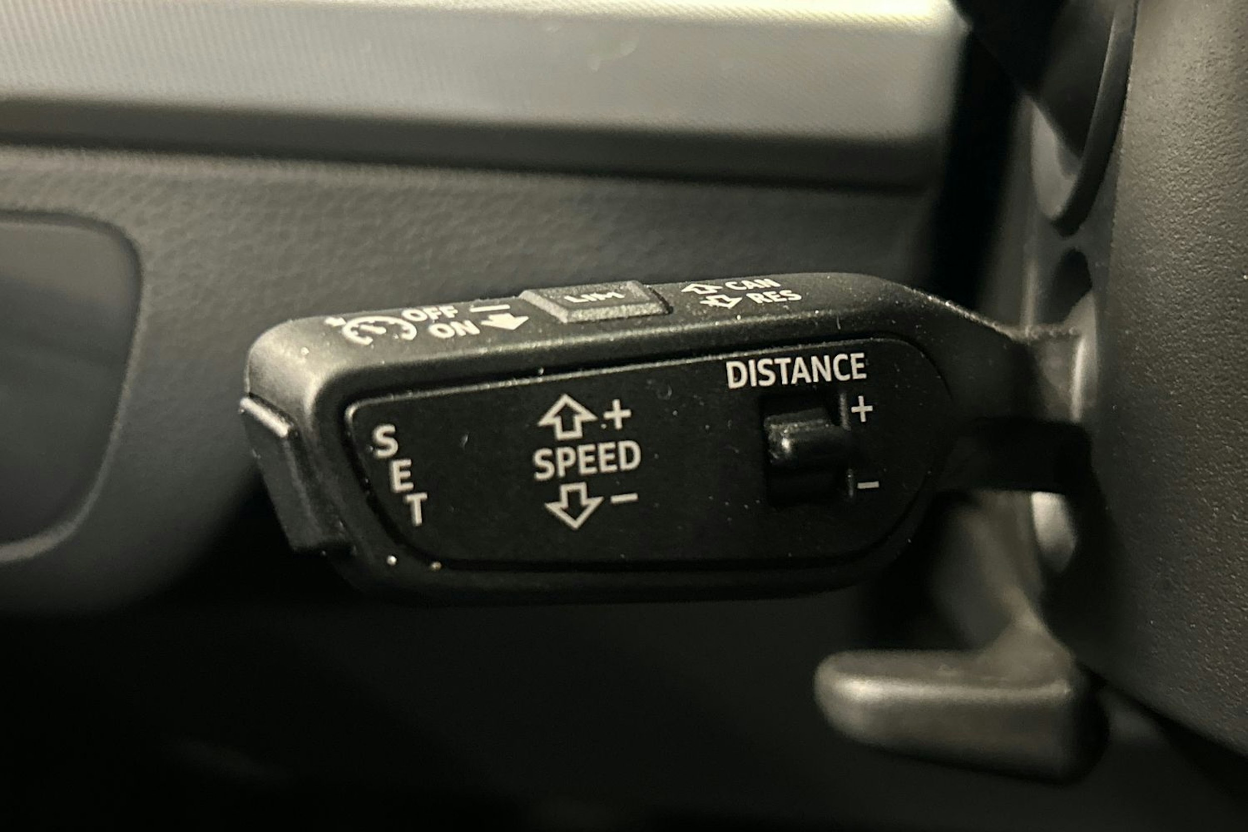 musta Audi Q5 2024 kuva 18.