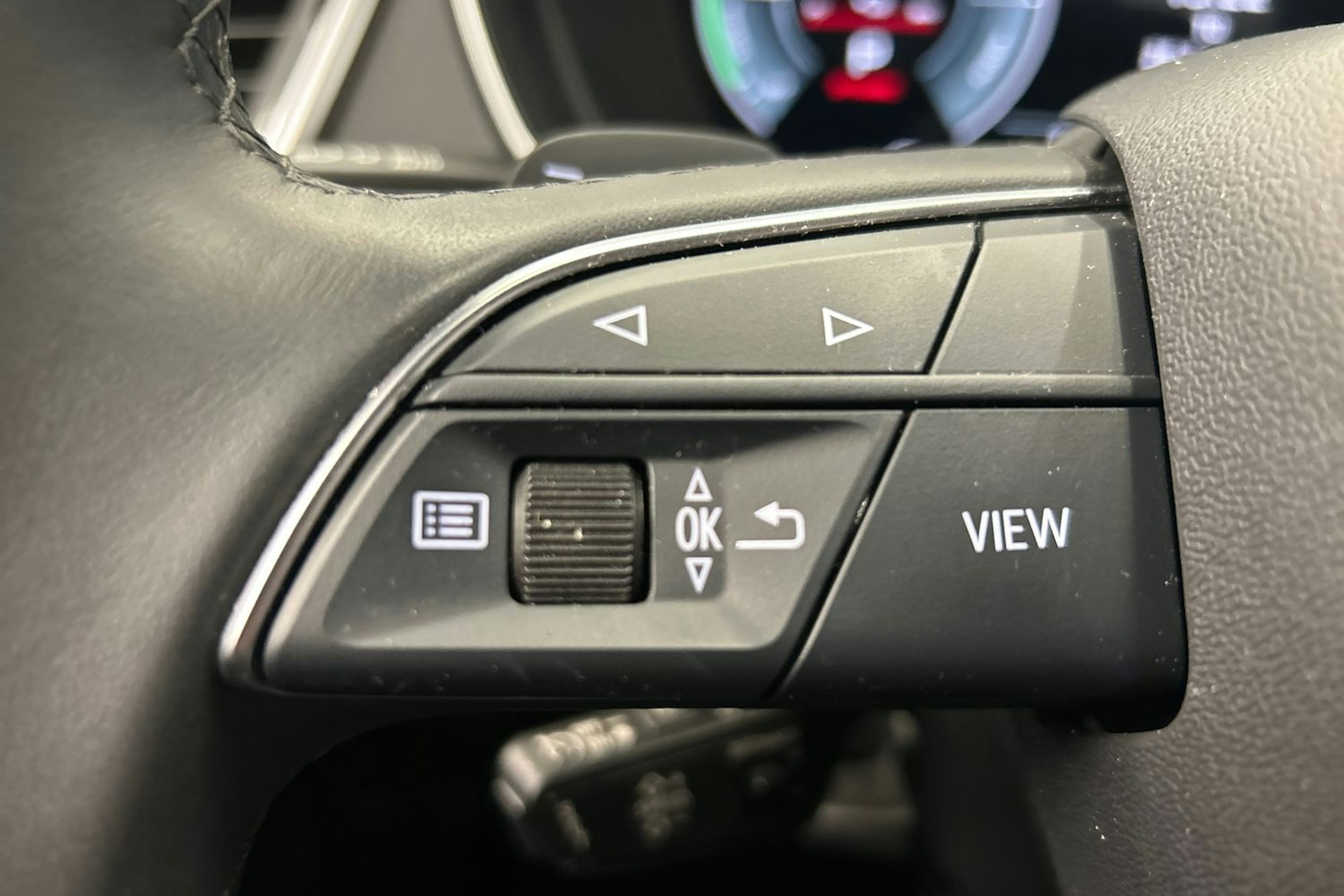 musta Audi Q5 2024 kuva 19.