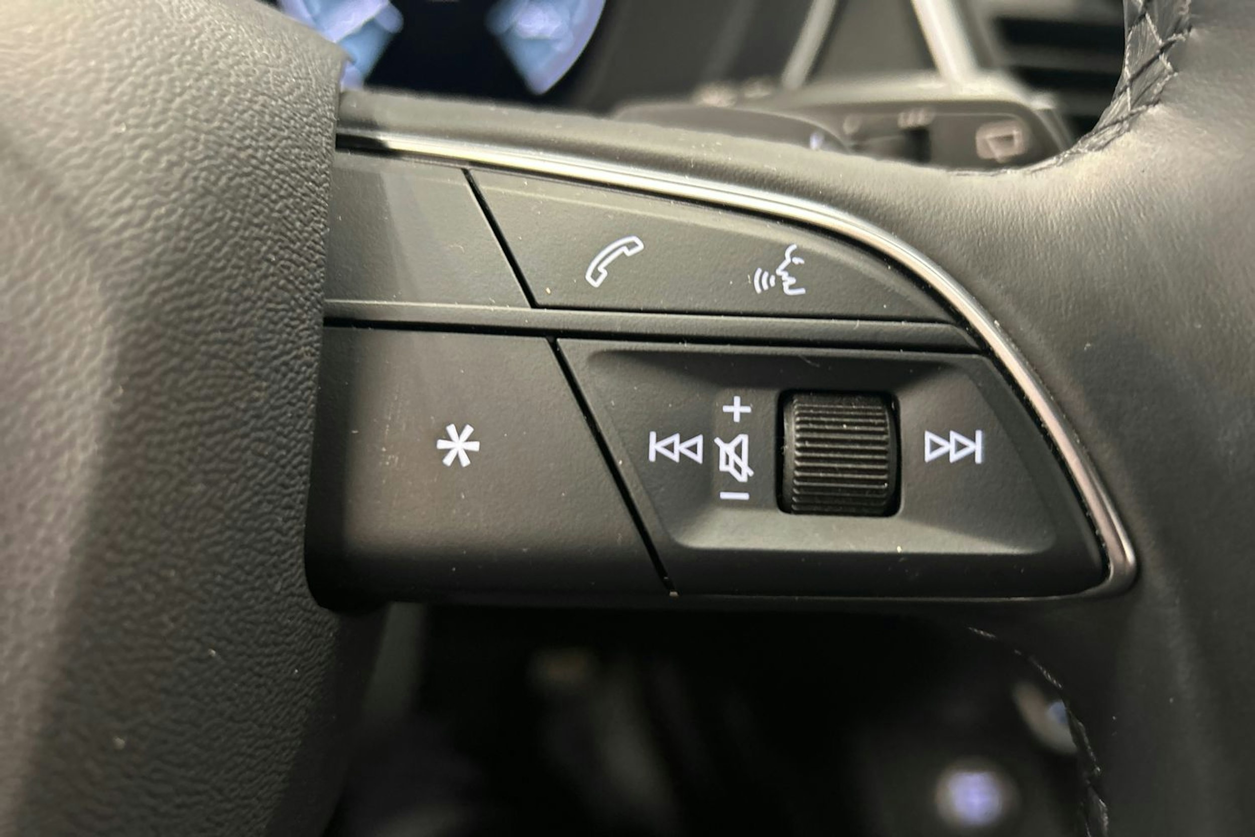 musta Audi Q5 2024 kuva 20.