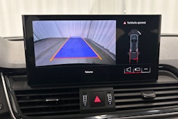 musta Audi Q5 2024 kuva 22.