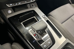 musta Audi Q5 2024 kuva 24.