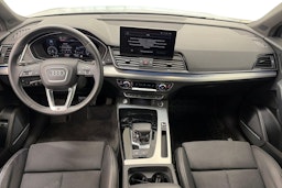 Harmaa Audi Q5 2024 kuva 9.