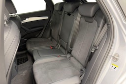 Harmaa Audi Q5 2024 kuva 10.